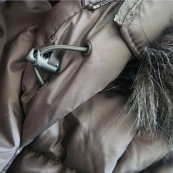 The North Face Women's Black Puffer Jacket - Picture 6 of 12